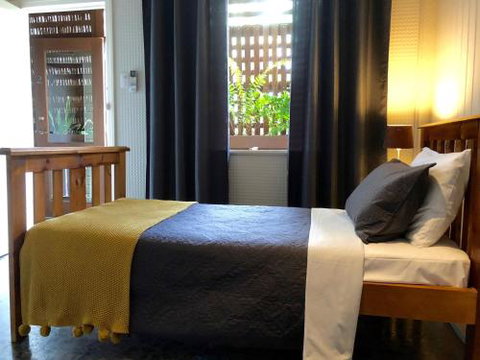 Five 3 Five - The Beachside Barracks - Your Accommodation 3