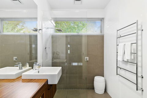 Bilsons Landing East - Your Accommodation 4