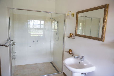 Buttercup Hill - Your Accommodation 6