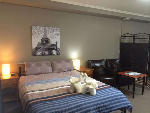 Box Hill Studios 4 At Canterbury Gardens - Your Accommodation 6