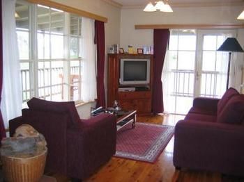 Buttercup Cottage & Private Apartment - Your Accommodation 5