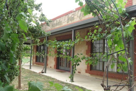 Under The Vines - Your Accommodation 0