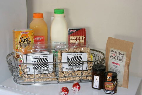 Under The Vines - Your Accommodation 6