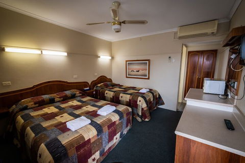 Ardeanal Motel West Wyalong - Your Accommodation 5