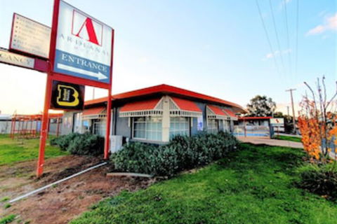 Ardeanal Motel West Wyalong - Your Accommodation 0