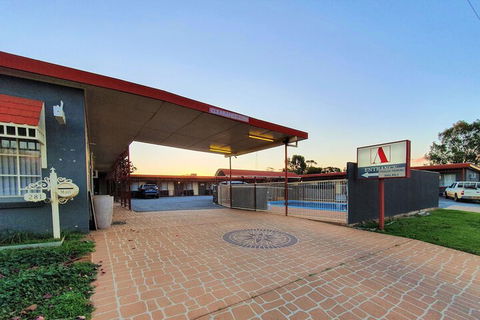 Ardeanal Motel West Wyalong - Your Accommodation 1