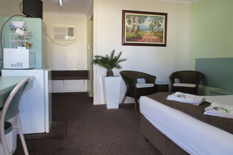 Longreach Motel - Your Accommodation 7