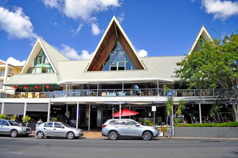 Airlie Waterfront Accommodation - Your Accommodation 0