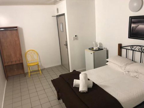 Airlie Waterfront Accommodation - Your Accommodation 2