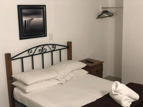Airlie Waterfront Accommodation - Your Accommodation 3