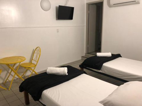 Airlie Waterfront Accommodation - Your Accommodation 1