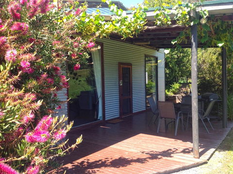 Valley Farm Vineyard Cottages - Your Accommodation 6