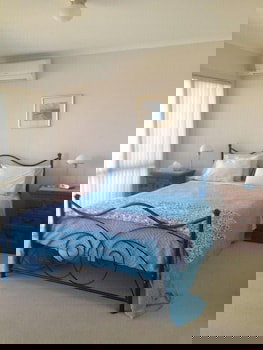 Christies No 1 Esplanade - Your Accommodation 2