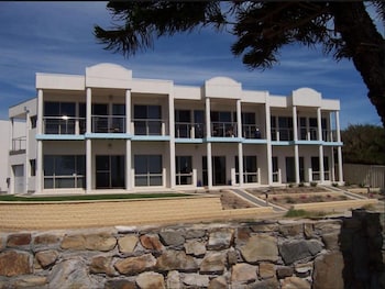 Christies No 1 Esplanade - Your Accommodation 5