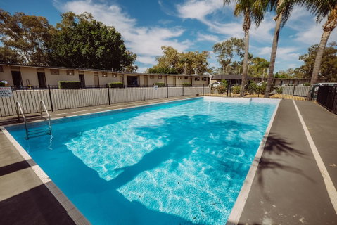 Artesian Spa Motel - Your Accommodation 2