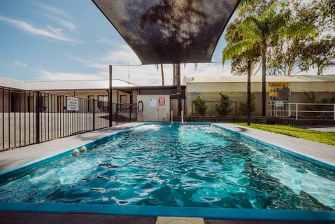 Artesian Spa Motel - Your Accommodation 4