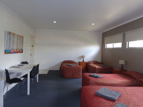 Artesian Spa Motel - Your Accommodation 6