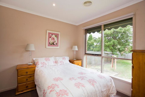 Geelong Holiday Home - Your Accommodation 6