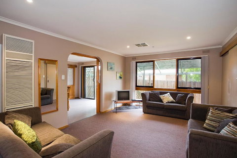 Geelong Holiday Home - Your Accommodation 2