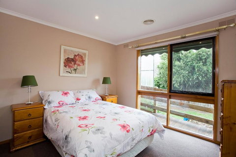 Geelong Holiday Home - Your Accommodation 5
