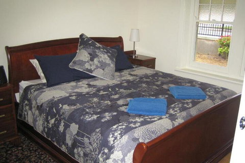 MacDonnell House Naracoorte - Your Accommodation 6