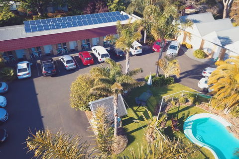 Tropicana Motor Inn - Your Accommodation 3