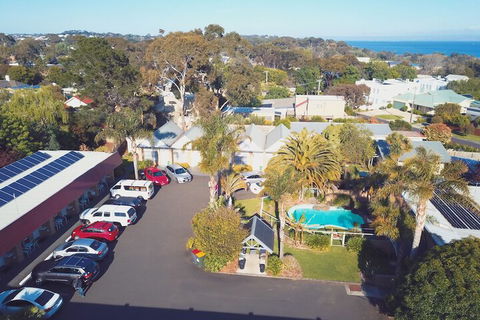 Tropicana Motor Inn - Your Accommodation 4