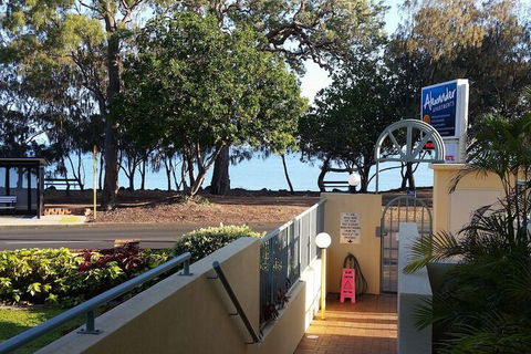 Alexander Beachfront Apartments - Your Accommodation 3