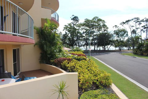 Alexander Beachfront Apartments - Your Accommodation 6
