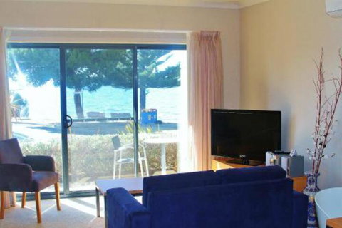 Pier Number 10 - Your Accommodation 6