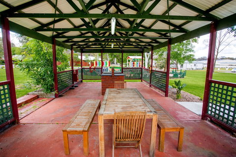Albury Gardens Tourist Park - Your Accommodation 5