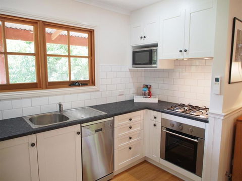 Tahara Cottage - Your Accommodation 2