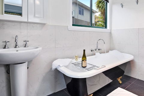 Mermaids Of Bicheno - Your Accommodation 6