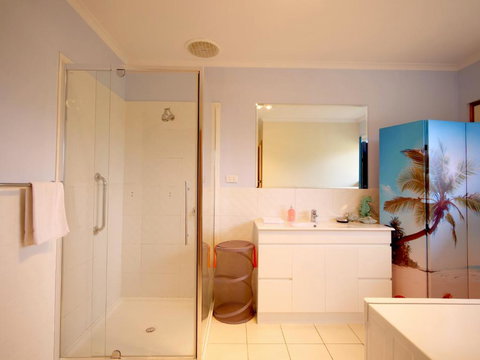 Salty Air Apartments Kingscote Kangaroo Island - Your Accommodation 6