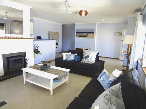 Salty Air Apartments Kingscote Kangaroo Island - Your Accommodation 1