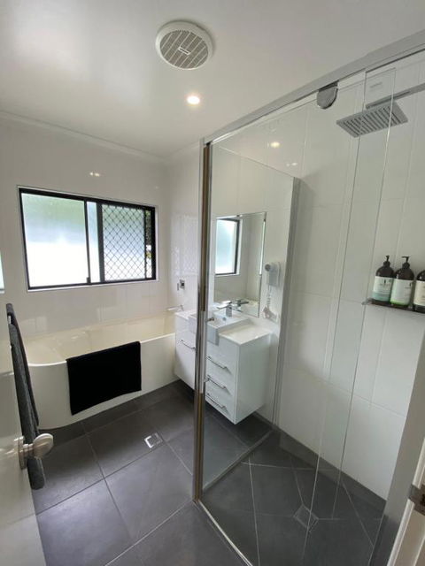 Cooktown Harbour View Luxury Apartments - Your Accommodation 4