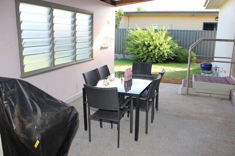 Indulge Homes - 77 Olive - Your Accommodation 5