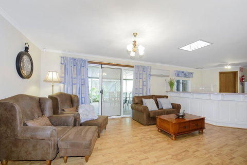 Moonta Bay Accommodation - Your Accommodation 4