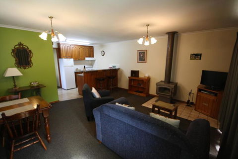 Halls Gap Log Cabins - Your Accommodation 4