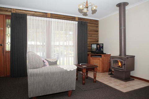 Halls Gap Log Cabins - Your Accommodation 2
