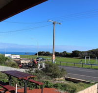 Bott's Beach Retreat - Your Accommodation