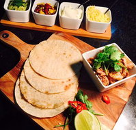 Chally's Bar and Bistro - Your Accommodation