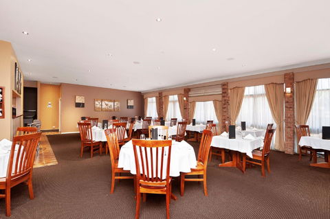 Trappers Restaurant - Your Accommodation 0