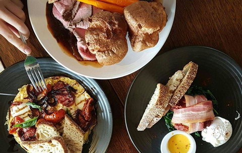 Harry's Grill - Your Accommodation 11