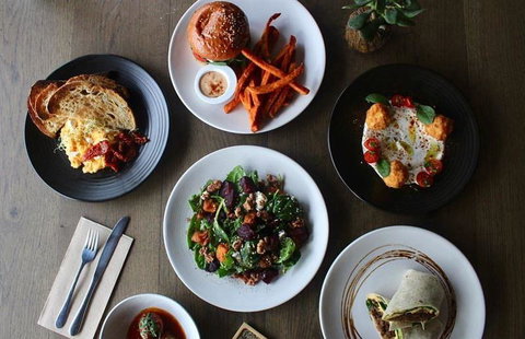 Harry's Grill - Your Accommodation 15