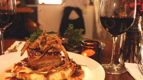Harry's Grill - Your Accommodation 16