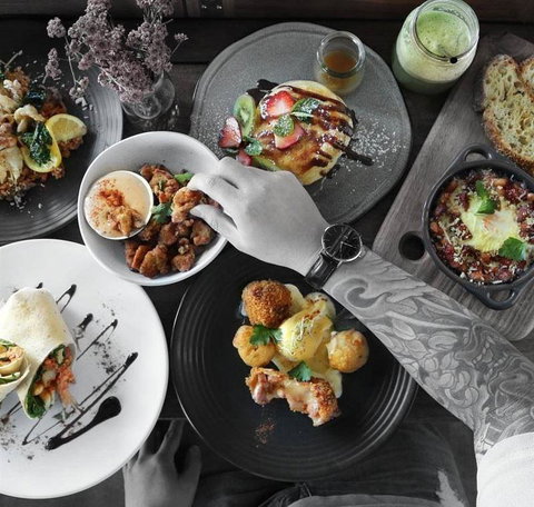 Harry's Grill - Your Accommodation 22