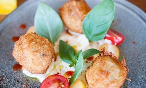 Harry's Grill - Your Accommodation 31