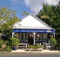 The Blue and White Teapot Cafe - Your Accommodation