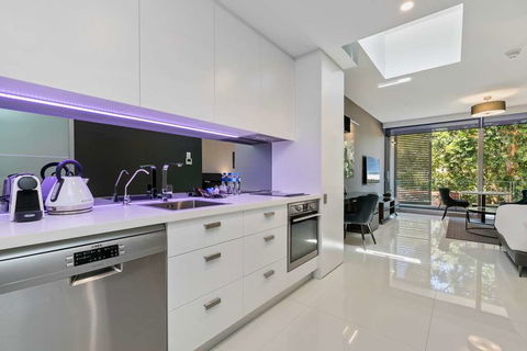 Good Life Suites - Your Accommodation 4